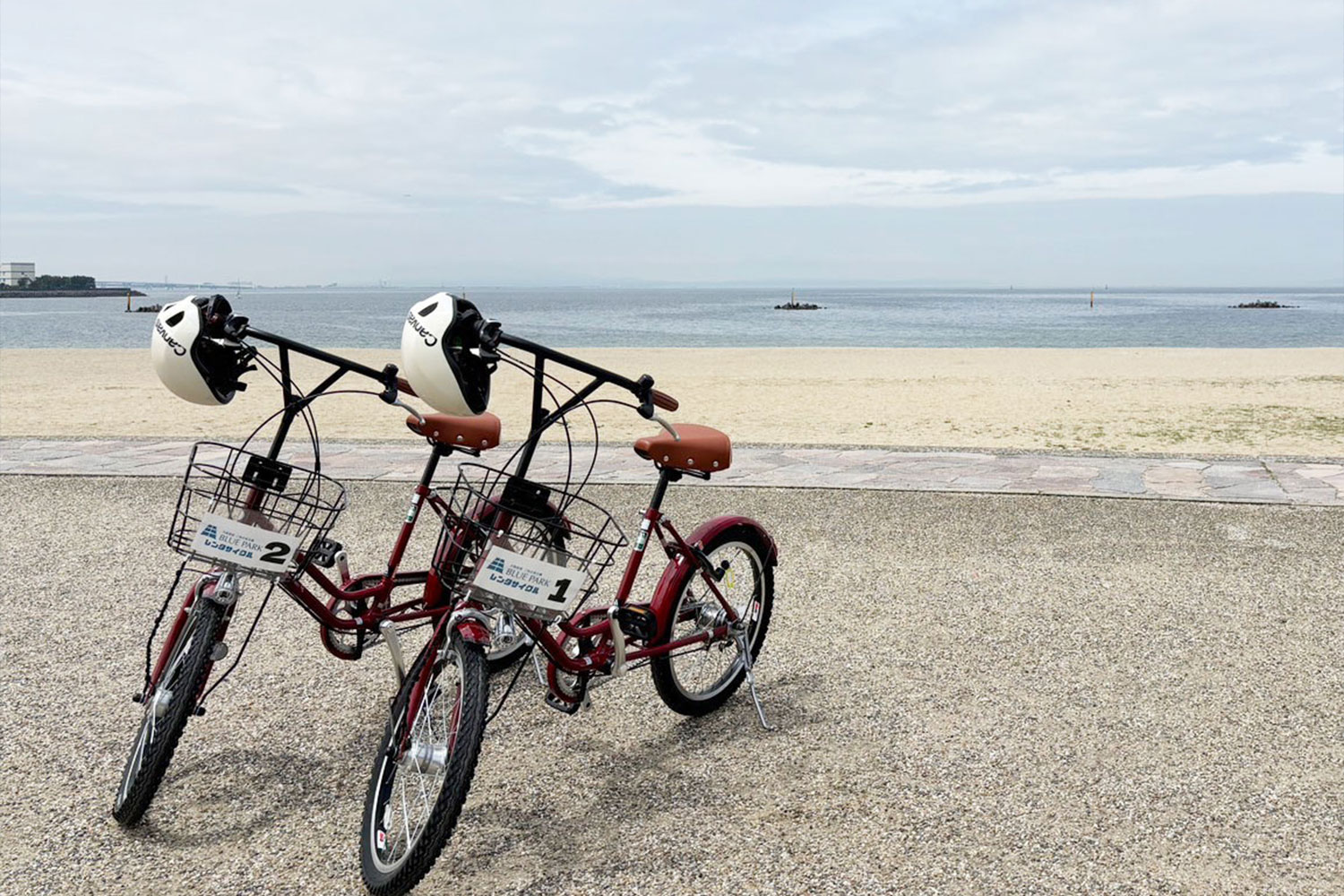 You can enjoy a variety of marine sports and playing in the sea.